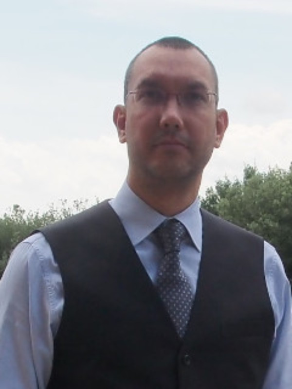Dr. Rodrigo Pérez Fernández